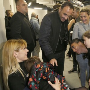 Exclusif - Nikos Aliagas en famille dans les backstage du dernier concert de la tournée "Ensemble" de Kendji Girac à l'AccorHotels Arena, à Paris, le 10 mars 2017.