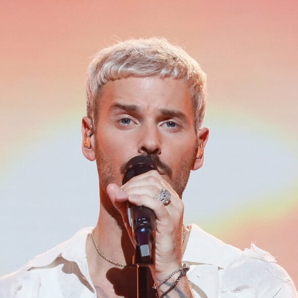 Exclusif - M. Pokora (Matt Pokora) chante son tube "Qui on est" - Enregistrement de l'émission "Les 20 chansons préférées 2022", diffusée le 5 janvier 2023 sur M6. © Christophe Clovis / Bestimage