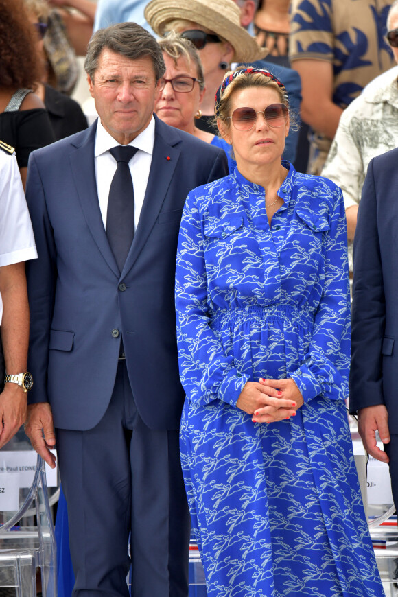 Christian Estrosi, le maire de Nice, et sa femme Laura Tenoudji Estrosi durant le défilé républician du 14 juillet 2022 sur la Promenade des Anglais à Nice, France. © Bruno Bebert/Bestimage