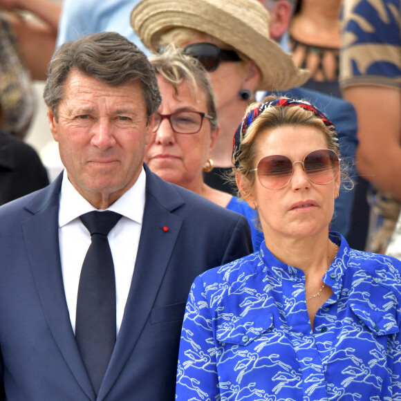 Christian Estrosi, le maire de Nice, et sa femme Laura Tenoudji Estrosi durant le défilé républician du 14 juillet 2022 sur la Promenade des Anglais à Nice, France. © Bruno Bebert/Bestimage