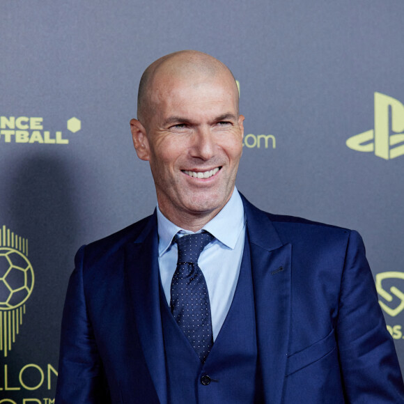 Zinedine Zidane - Photocall de la 66ème cérémonie du Ballon d'Or au Théâtre du Chatelet à Paris le 17 octobre 2022. © Cyril Moreau/Bestimage