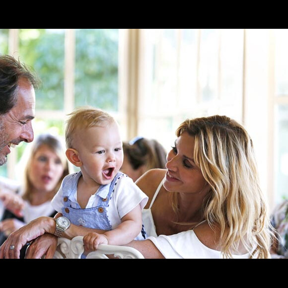 Ingrid Chauvin et son mari Thierry Peythieu fêtent l'anniversaire de leur fils Tom (1 an) à Disneyland Paris.