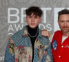 David Guetta et son fils Elvis au photocall de la cérémonie des Brit Awards 2023 à l'O2 Arena à Londres le 11 février 2023.