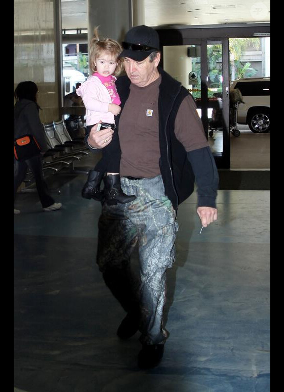 Le samedi 20 janvier, Jamie Lynn Spears se rend à l'aéroport Lax de Los Angeles avec son père, Jamie, et sa petite fille Maddie, âgée de 21 mois.