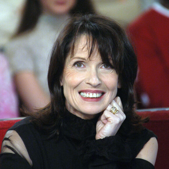 D'un charisme fou, les deux célébrités n'en ont eu que faire de ces remarques sur leur physique soi-disant "imparfait".
Portrait de Chantal Lauby 2005