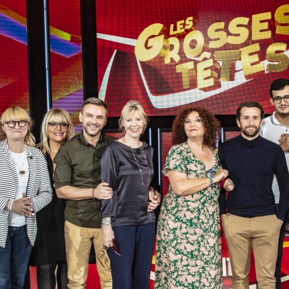 L'une des Grosses Têtes est en effet amoureuse d'un homme plus jeune qu'elle. 
Exclusif - Valérie Trierweiler, Christine Bravo, Caroline Diament, Jeanfi Janssens, Chantal Ladesou, Valerie Mairesse, Pablo Mira, Paul El Karhat, Laurent Ruquier, Bernard Mabille - Enregistrement de l'émission "Les Grosses Têtes Prime" le 2 octobre 2022 © Jack Tribeca / Bestimage