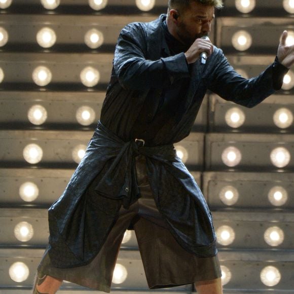 Sa carrière se concentre sur Porto Rico et les Etats-Unis... mais les fans de Ricky Martin, eux, viennent du monde entier.
Ricky Martin sur scène lors de sa tournée "Movimiento Tour" à Mexico, le 8 mars 2022. 