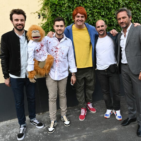 Exclusif - Tom Villa, Jeff Panacloc, Arnaud Ducret, Cartman et Sebastien Almar - Tournage de la fiction inédite "Arnaud Ducret dans tous ses états" - Séquence BPI / "Bas Potentiel Intellectuel" - Diffusion sur TF1 le 16 août - à Arceuil, France, le 12 mai 2022. © Guillaume Gaffiot/Bestimage 