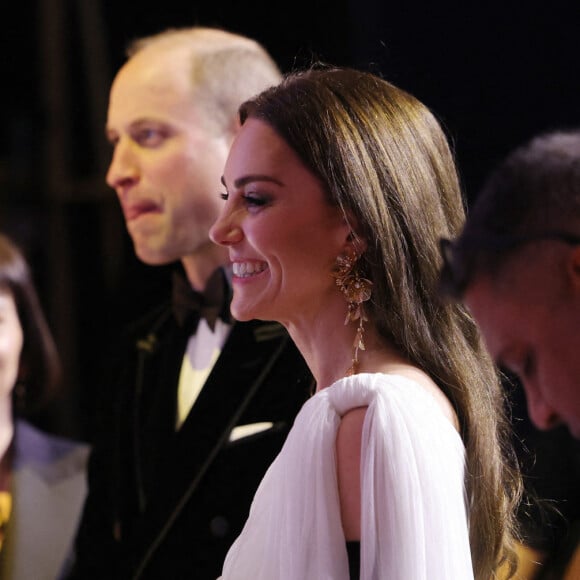 On connaît les dessous de la main aux fesses de Kate Middleton à son époux William lors de la 76ème édition des BAFTA de Londres !
Le prince William, prince de Galles, et Catherine (Kate) Middleton, princesse de Galles, arrivent à la 76ème cérémonie des British Academy Film Awards (BAFTA) au Royal Albert Hall à Londres. 