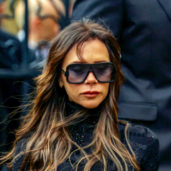 Victoria Beckham lors de l'hommage rendu à Vivienne Westwood et à son héritage en la cathédrale Southwark à Londres, Royaume Uni, le 16 février 2023,. En ce jour d'ouverture, la Fashion Week de Londres 2023 lui est dédiée. 