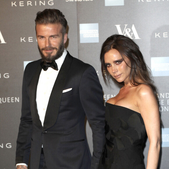 David Beckham et sa femme Victoria Beckham - Photocall du gala "Alexander McQueen : Savage Beauty" au Victoria and Albert Museum à Londres, le 12 mars 2015.