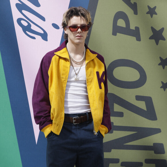 Cruz Beckham au défilé de mode homme Kenzo printemps / été 2023 au Lycée Carnot à Paris le 26 juin 2022. © Veeren-Christophe Clovis/Bestimage 