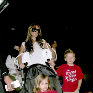 Victoria Beckham et ses enfants Brooklyn et Romeo Beckham arrivent à Los-Angeles le 2 juin 2005.
