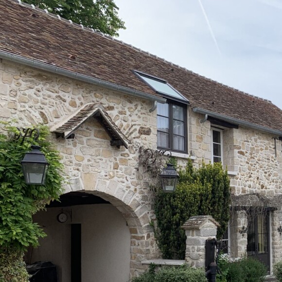 Perquisitionnée ce dimanche, la demeure de Pierre Palmade, à l'origine d'un accident grave de la circulation vendredi dernier, est à vendre depuis peu sur un site immobilier pour la somme de 1,36 million d'euros.