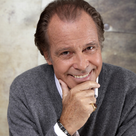 Info - Michel Leeb bientôt grand-père pour la deuxième fois, sa fille cadette Elsa est enceinte d'un petit garçon - Portrait de Michel Leeb à Paris, le 19 octobre 2016. © Cédric Perrin/Bestimage