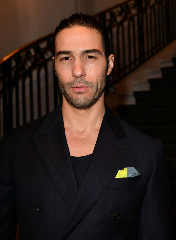 Tahar Rahim a ainsi su redonner confiance à sa bien-aimée, alors qu'elle était en larmes.
Tahar Rahim - Remise des GQ Awards "Les Femmes et les Hommes de l'année 2022" à l'hotel Kimpton St Honoré Paris à Paris le 29 novembre 2022. © Veeren/Bestimage