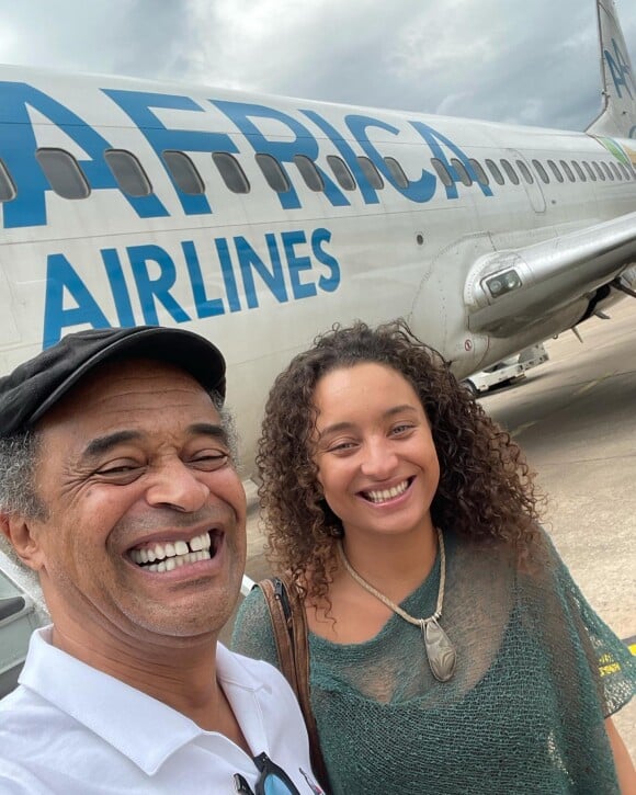 Après une période au Cameroun, où il habite, il est actuellement à Paris.
 
Yannick Noah avec sa fille Eleejah, le 3 novembre 2022.