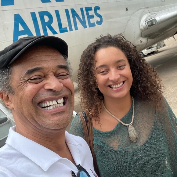 Après une période au Cameroun, où il habite, il est actuellement à Paris.
 
Yannick Noah avec sa fille Eleejah, le 3 novembre 2022.