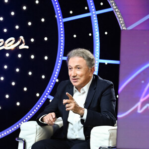 Dedans, il raconte sa vie mais aussi ses souvenirs.
Exclusif - Michel Drucker lors de l'enregistrement de l'émission "Il était une fois "Champs-Elysées" au studio Gabriel, diffusée sur France 3 les 21 et 28 Décembre 2022. Paris. Le 5 décembre 2022. © Guillaume Gaffiot / Bestimage