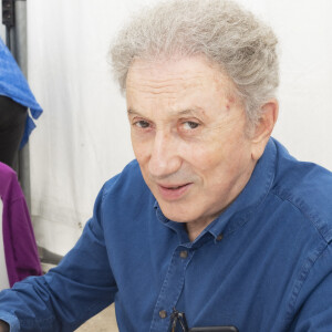 Exclusif - Michel Drucker - Festival des Livres et des Artistes organisé par l'association "Lecture pour Tous" engagée dans la lutte contre l'illettrisme au Mail Branly à Paris le2 juillet 2022. © Pierre Perusseau/ Jack Tribeca / Bestimage