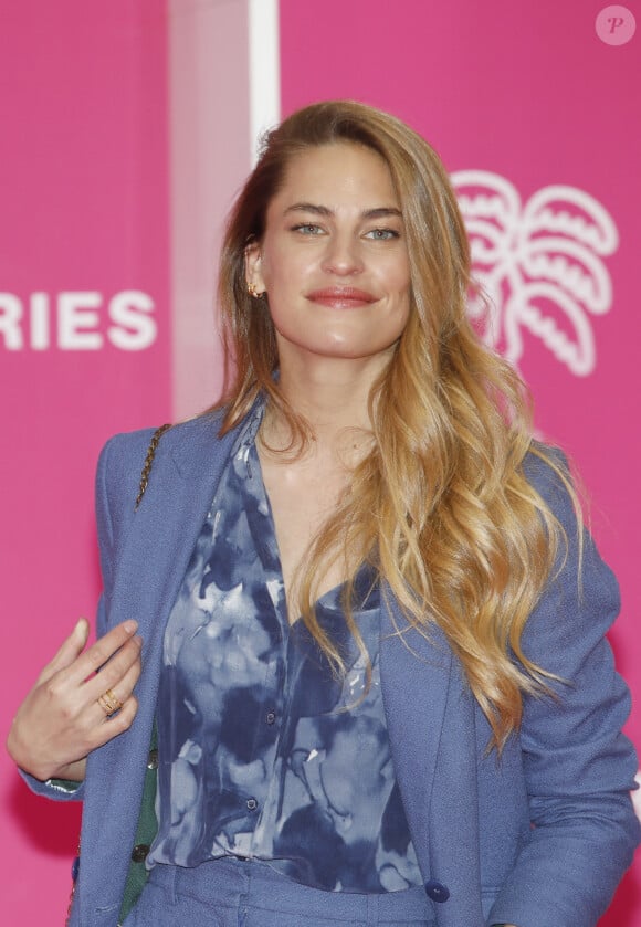 Certains internautes l'ont alors accusée de faire l'apologie de l'anorexie.
Solène Hébert de "Demain nous appartient" au photocall lors de la 5ème saison du festival International des Séries "Canneseries" à Cannes, France, le 2 avril 2022. © Denis Guignebourg/Bestimage