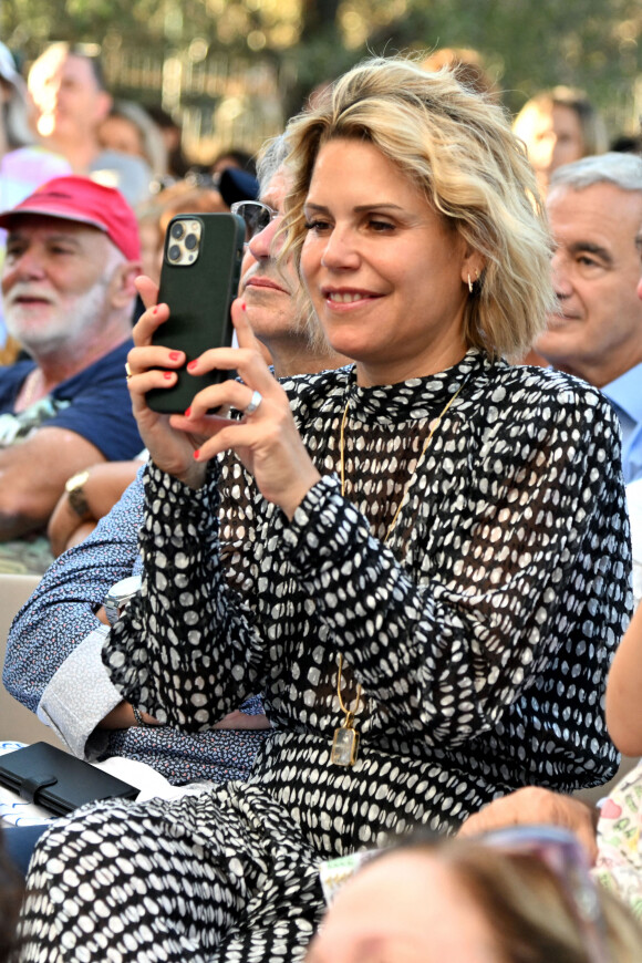 Laura Tenoudji Estrosi a assisté au concert gratuit d'Enrico Macias qui a clôturé la journée de commémoration du soixantenaire du rapatriement d'Algérie lors de la 10ème édition d'"Au soleil des deux rives" sur le thème "Harkis et Pieds Noirs, un même coeur", organisé par la ville de Nice dans les jardins des arènes de Cimiez à Nice, le 11 septembre 2022. © Bruno Bebert/Bestimage