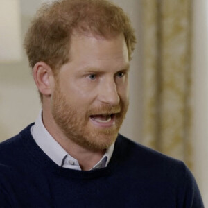 Le prince Harry esquive la question lors d'une interview à la télévision britannique sur le couronnement de son père. 