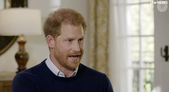 Le prince Harry esquive la question lors d'une interview à la télévision britannique sur le couronnement de son père. 