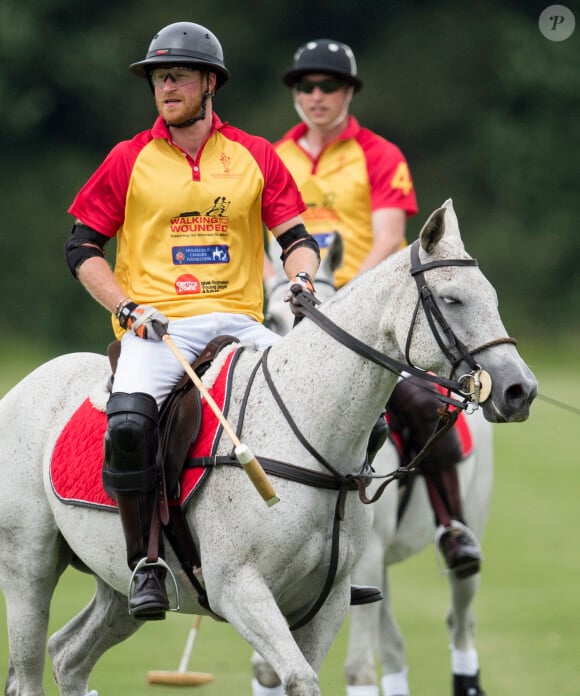 Le prince William, duc de Cambridge et le prince Harry participent au tournoi de polo "The Jerudong Park Trophy" au club de Cirencester et sortent vainqueur du match à Cirencester le 15 juillet 2017 