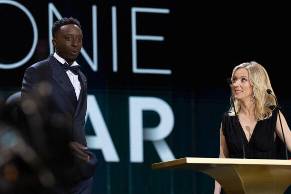 "Fallait que ça tombe sur moi", a alors lancé l'humoriste et comédien, complètement décontenancé.
Ahmed Sylla, Léa Drucker (robe Chloé, chaussures Louboutin, bijoux Boucheron) - 48ème cérémonie des César à l'Olympia à Paris le 24 février 2023 © Borde / Jacovides / Bestimage 