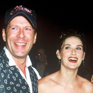 Demi Moore avec Bruce Willis pour pour l'ouverture du planet Hollywood à Las Vegas le 26 juillet 1994.