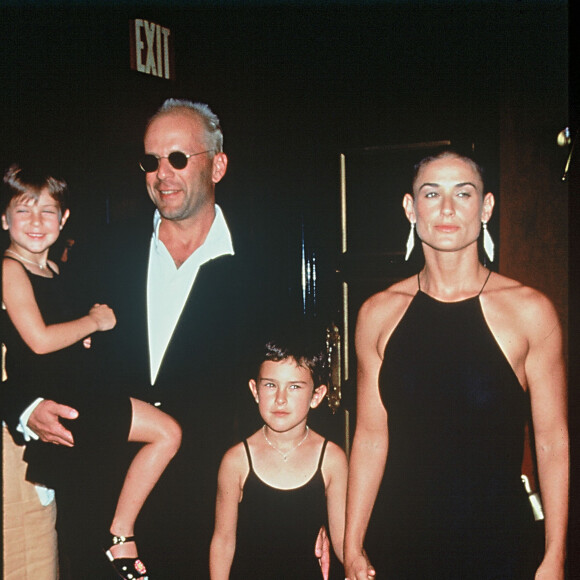 Bruce Willis et Demi Moore avec leurs filles Rumer et Tallulah le 5 octobre 2001.