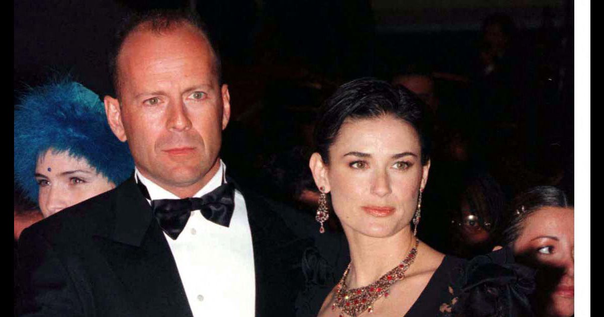 Demi Moore et Bruce Willis en haut des marches du festival de Cannes le 7 mai 1997. Purepeople