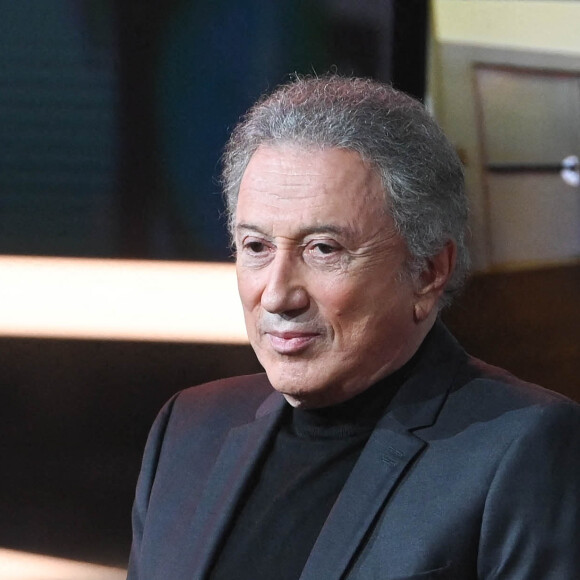 "Michel va bien. Il est rentré chez lui. Il a besoin de se reposer après ces semaines d'hospitalisation éprouvantes. Mais il prépare déjà activement son retour" a indiqué Stéphane Sitbon-Gomez, directeur des antennes et des programmes de France Télévisions. 
Michel Drucker - 36ème Edition du Téléthon à Paris. Le 2 décembre 2022 © Coadic Guirec / Bestimage 