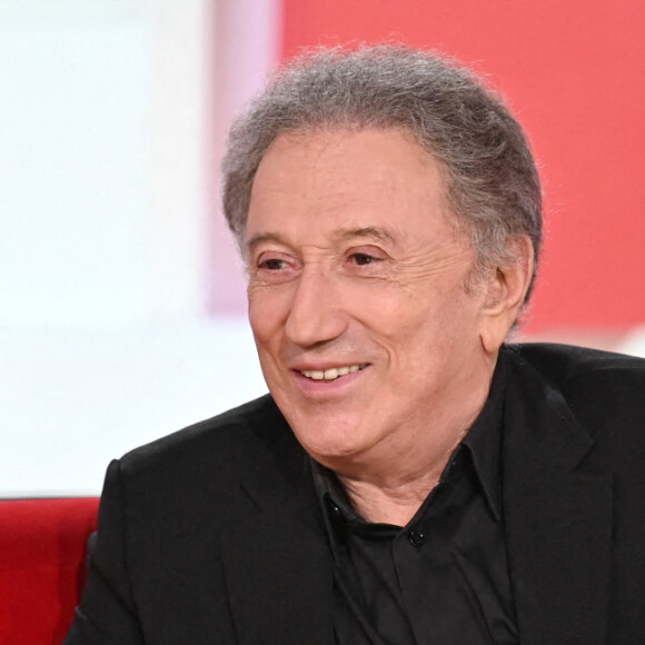 Exclusif - Michel Drucker - Enregistrement de l'émission "Vivement Dimanche" présentée par M.Drucker et diffusée le 5 décembre sur France 2. Le 23 novembre 2021 © Guillaume Gaffiot / Bestimage 