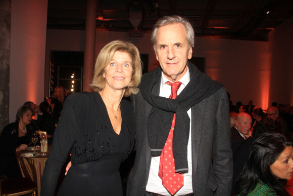 Bernard de La Villardière et sa femme Anne - 28ème Gala de l'Espoir au profit de la Ligue contre le cancer au théâtre des Champs-Elysées à Paris le 29 Novembre 2022. © Philippe Baldini/ Bestimage