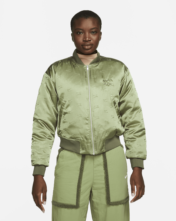 Votre garde-robe devient militaire avec cette veste d'aviateur Nike Air
