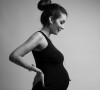 Actuellement en plein traitement par chimiothérapie, Virgilia Hess a en effet récemment décidé de se tondre le crâne.
Virgilia Hess, enceinte sur Instagram.