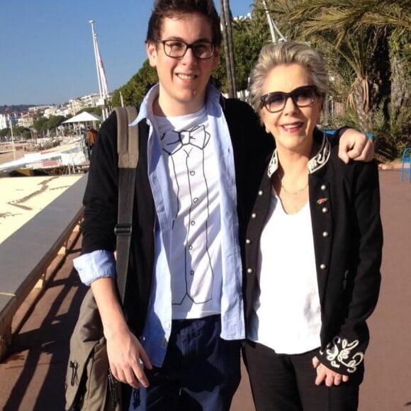 Sur les deux photos, mère et fils semblent très heureux et complices.
Françoise Laborde et son fils.