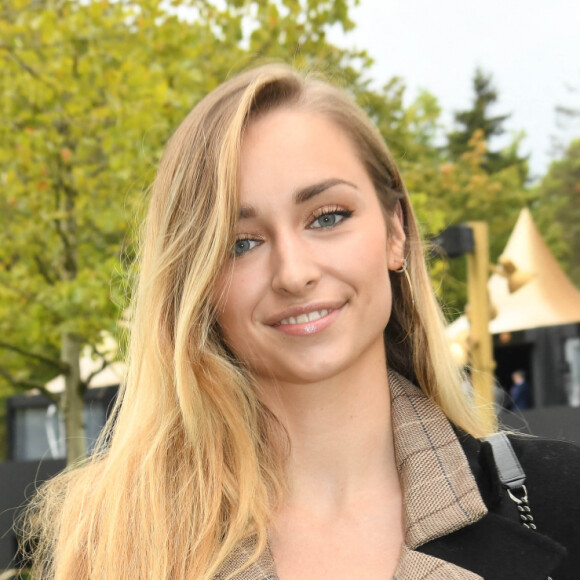 Semi-exclusif - Emma Smet - People au Qatar Prix de l'Arc de Triomphe sur l'hippodrome de Longchamp à Paris le 6 octobre 2019. © Coadic Guirac.Bestimage