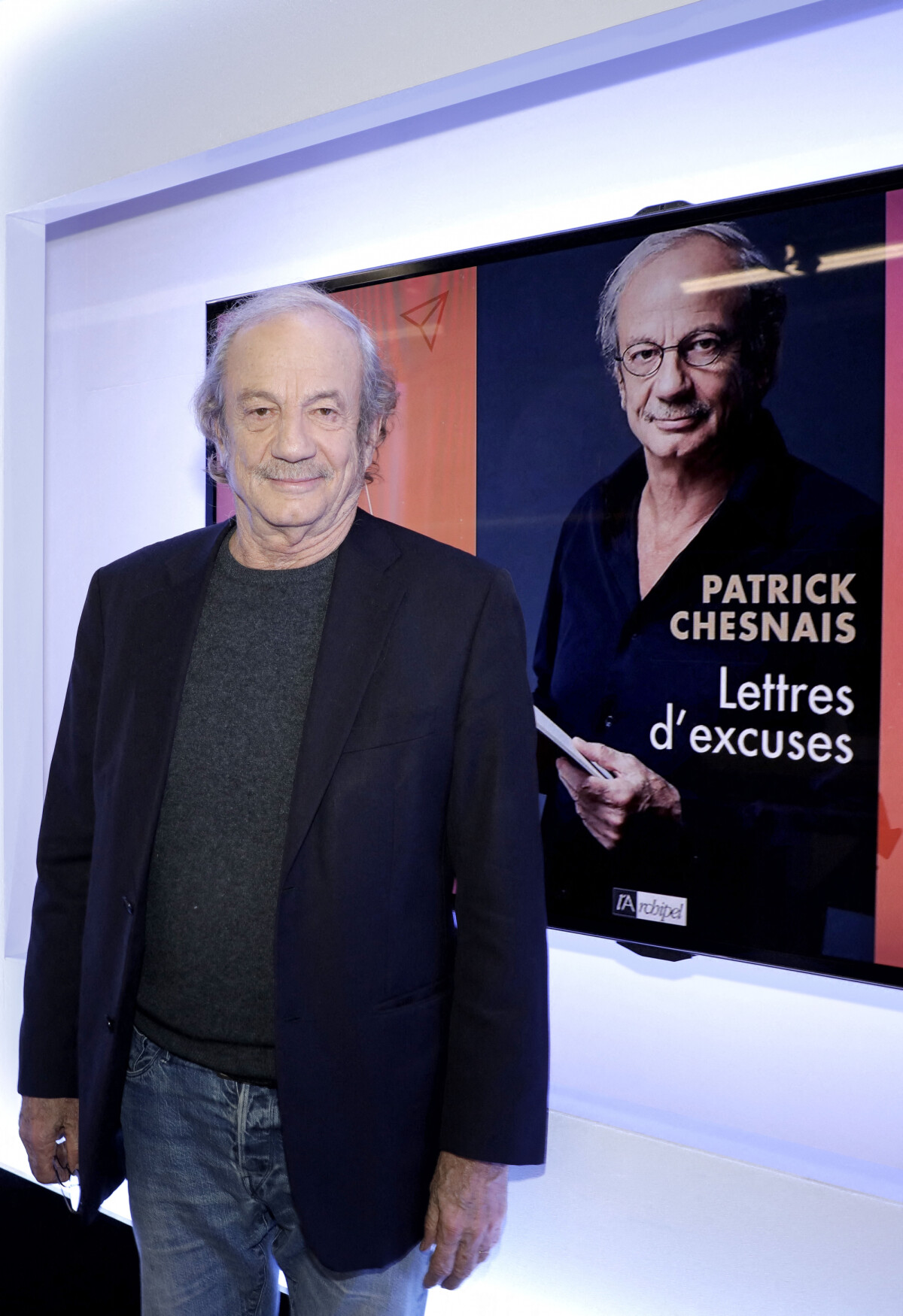 Photo Exclusif Patrick Chesnais Pose Pour La Sortie Prochaine De