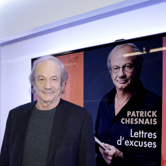 Exclusif - Patrick Chesnais pose pour la sortie prochaine de son livre "Lettres d'excuses" lors de l'enregistrement de l'émission "Chez Jordan" à Paris le 9 janvier 2023. © Cédric Perrin/Bestimage 