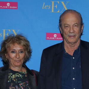 Patrick Chesnais a même eu deux enfants nés de relations extra-conjugales, des fautes que Josiane lui a pardonnées et qui explique la longévité de leur couple d'après lui.
Josiane Stoleru son mari Patrick Chesnais - Avant-première du film "Les Ex" au cinéma Gaumont Opéra Capucines à Paris, le 6 juin 2017. © CVS/Bestimage