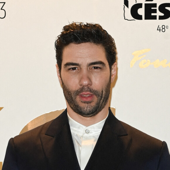 Tahar Rahim - Photocall au Fouquet's après la 48ème cérémonie des César à Paris © Coadic Guirec / Bestimage  Photocall at "Fouquet's" after the 48th Cesar ceremony in Paris