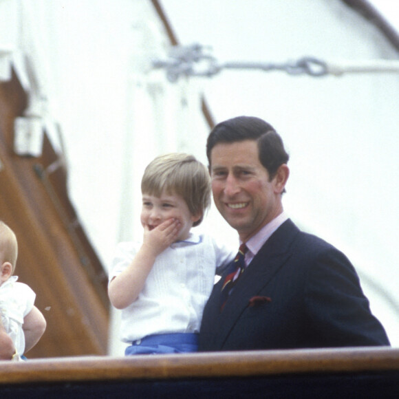 Archives - Le prince Charles, Diana et leurs fils William et Harry à Venise en Italie. Le 5 mai 1985.