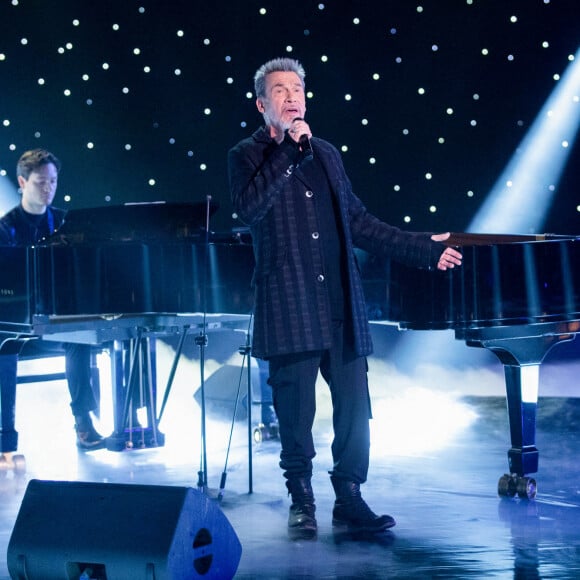 Exclusif - Florent Pagny, chant et Thomas Enhco, Piano  - Enregistrement de l'émission "Symphonie pour la vie, Spéciale Pièces Jaunes" aux Folies Grüss à Paris, diffusée le 4 février sur France 3. Le 12 janvier 2022 © Cyril Moreau / Bestimage Dans le cadre magique des Folies Gruss, les artistes se sont réunis pour offrir aux téléspectateurs un gala exceptionnel en soutien à la Fondation des Hôpitaux et à l'opération Pièces jaunes. C'est un spectacle unique que vous allez découvrir, présenté par F.Bollaert et G.Capuçon ! En effet, pour cette édition de Symphonie pour la vie, l'art équestre et la voltige s'ajoutent à la musique avec l'Orchestre Lamoureux, dirigé par 4 chefs de renommée internationale, et les plus grands noms du classique et de la variété. Symphonie pour la vie, c'est à l'origine une bande d'amis, des artistes classiques, qui se sont réunis pour enregistrer un disque au profit des soignants pendant le premier confinement au printemps 2020. Cette initiative a immédiatement été soutenue par France Télévisions avec une soirée spéciale enregistrée au Théâtre du Châtelet et diffusée en prime time sur France 3. Dans ce bel élan, 2021 a connu la seconde édition de ce projet à l'Opéra-Comique et en 2022, pour la troisième année consécutive. Symphonie pour la vie s'associe à la Fondation des hôpitaux, présidée par Brigitte Macron, et les artistes à l'origine du projet sont rejoints par de nouveaux venus qui s'impliquent tous avec l'envie de soutenir cette initiative ! Ils évolueront sur la piste des Folies Gruss, accueillis par les artistes de la Compagnie Alexis Gruss dont les numéros ponctueront la soirée. La Compagnie Gruss est une merveilleuse histoire de famille de trois générations d'artistes équestres, aériens et musiciens, à jamais saltimbanques et résolument tournés vers l'avenir. Et bien sûr, toute la soirée, des appels aux dons seront lancés par les artistes : les contributions de chacun permettant de changer le quotidien des enfants hospitalisés et de leurs familles. L'opération Pièces jaunes existe depuis plus de 30 ans maintenant, elle est à nouveau parrainée cette année par D.Deschamps. Depuis plus de 30 ans, l'opération Pièces Jaunes est le grand rendez-vous de la générosité de début d'année avec sa collecte emblématique et sa tirelire. Pour améliorer la vie quotidienne des enfants, des adolescents et des jeunes adultes hospitalisés, la Fondation des Hôpitaux, à travers l'opération Pièces jaunes, subventionne chaque année de nombreux projets dans les hôpitaux publics français. Depuis 1989, plus de 9 100 projets ont été financés sur tout le territoire : 90 maisons des ados, 2 900 chambres parents-enfants, 421 espaces de jeux, mais également des maisons des familles, des séjours thérapeutiques. 