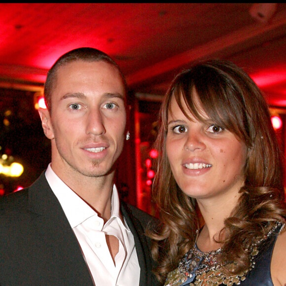 Manon vit à l'année avec sa mère et son beau-père, Jérémy Frérot. la famille est installée près du bassin d'Arcachon
Frédérick Bousquet et Laure Manaudou - Dîner du gala de la mode contre le Sida au Pavillon d'Armenonville le 28 janvier 2010.