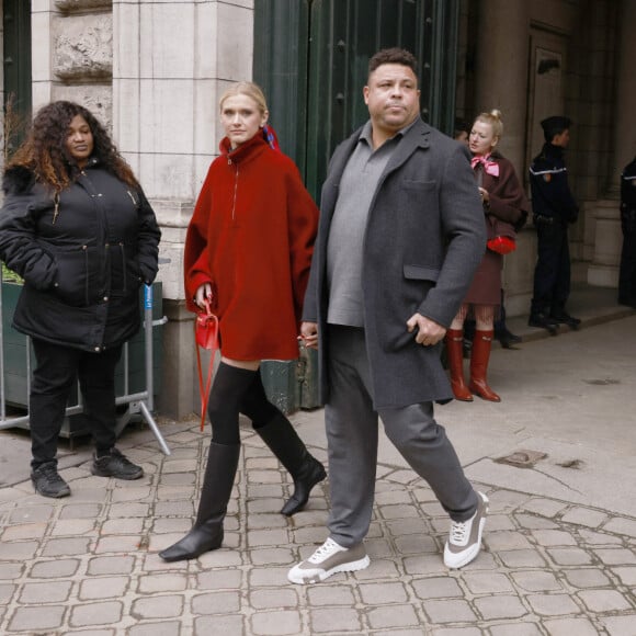 Celina Locks et son compagnon le footballeur Ronaldo - Arrivées au défilé de mode prêt-à-porter automne-hiver 2023/2024 "Hermes" à la Garde Républicaine lors de la Fashion Week de Paris. Le 4 mars 2023 © Christophe Aubert via Bestimage 