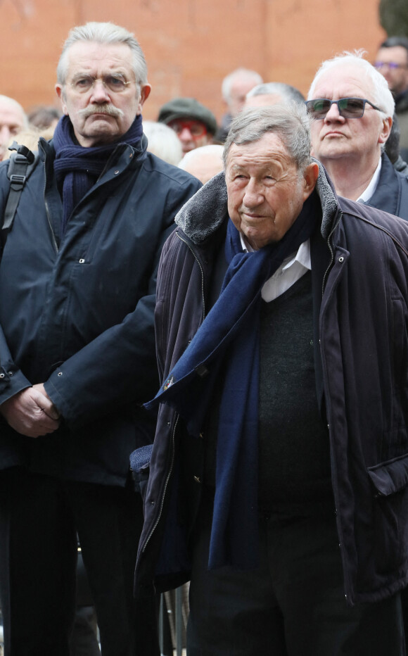 Guy Roux et Frédéric Thiriez (ancien président de la ligue professionnel de football) avaient fait le déplacement
 
Frédéric Thiriez, ancien président de la LFP, et Guy Roux - Cérémonie funéraire de la légende du football français Just Fontaine en la cathédrale Saint-Etienne de Toulouse, France, le 6 mars 2023. Just Fontaine, sélectionné à 21 reprises en équipe de France, Just Fontaine s'illustre lors de la Coupe du monde de 1958 dont il est meilleur buteur avec treize buts un record qui tient toujours en 2023. Sa carrière de joueur prend fin prématurément en 1960, à cause d'une blessure, est décédé à l'âge de 89 ans le 1er mars 2023. © Patrick Bernard/Bestimage