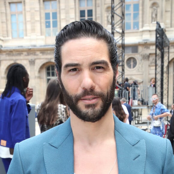 Tahar Rahim lors du défilé de mode Homme printemps-été 2023 Louis Vuitton dans la cour Carrée du Louvre à Paris, France, le 23 juin 2022. © Bertrand Rindoff/Bestimage 